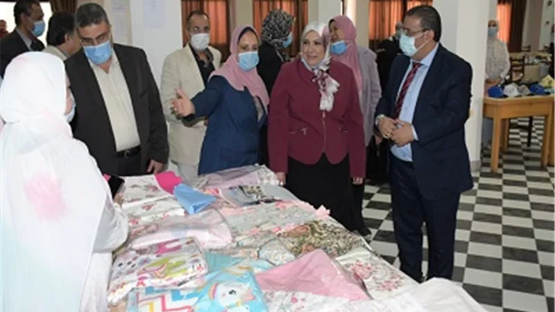 معرض للحرف اليدوية ومستلزمات المدارس بجامعة القناة