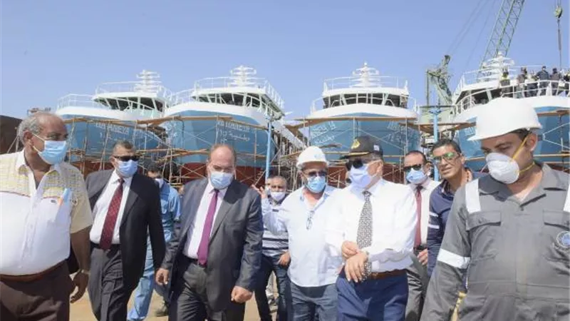 الفريق ربيع يتفقد شركات هيئة قناة السويس ببورسعيد .. صور