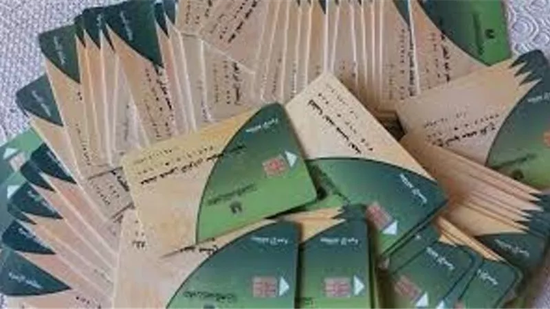 ضبط موظف بحوزته 45 بطاقة تموين لإستخدامها فى صرف مقررات الخبز المدعم