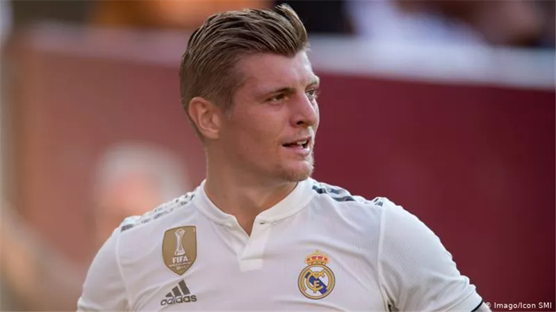 ريال مدريد يكشف مدة غياب نجمه كروس