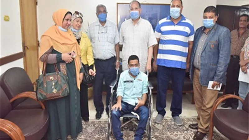محافظ أسيوط يلتقي الشاب 