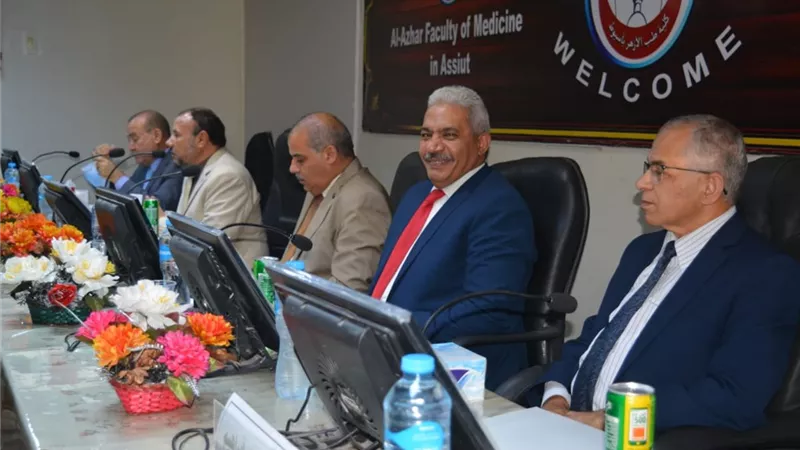 رئيس جامعة الأزهر ونائباه يؤكدون على أهمية استثمار الموارد الداخلية لكليات فرع أسيوط