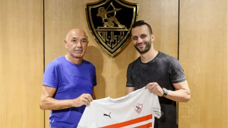 بالصور.. باتشيكو ومساعدوه يوقعون على عقود تدريب الزمالك