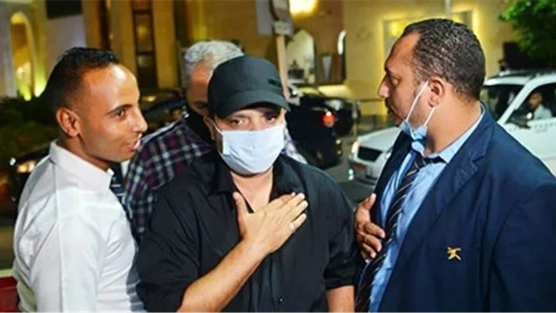 هنيدى وبوسي شلبى يشاركان فى عزاء الفنان منتصر بالله بكنيسة العذراء بالمرعشلي