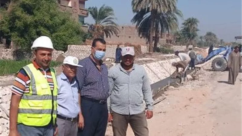 متابعة أعمال تبطين الترع في مركز ومدينة طهطا بسوهاج..صور