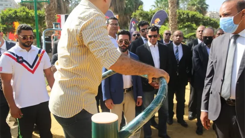 وزير الرياضة يتفقد أول جيم 