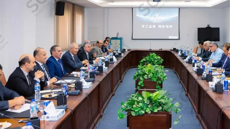 رئيس المنطقة الاقتصادية يجتمع مع المطورين لبحث أوضاع الاستثمار بالعين السخنة