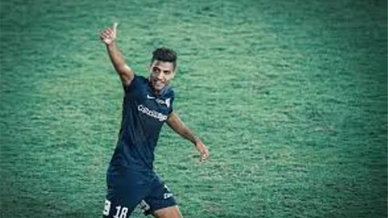 محمد شريف يقود هجوم إنبى أمام المقاصة فى الدورى