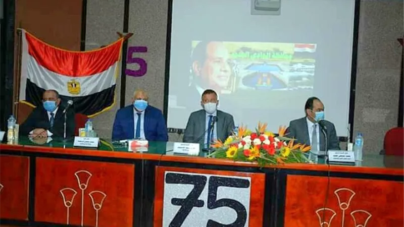 محافظ الوادي الجديد يستعرض خطة زيادة الرقعة الزراعية بمشاركة رؤساء الجامعات.صور