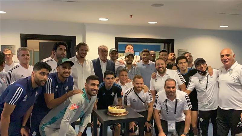بيراميدز يحتفل بعيد ميلاد مديره الفنى .. صور