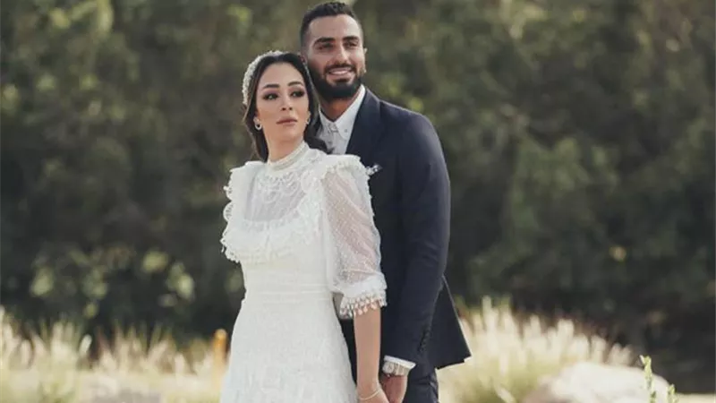 شاهد.. محمد الشرنوبي يرقص ويغني لزوجته في عيد ميلادها