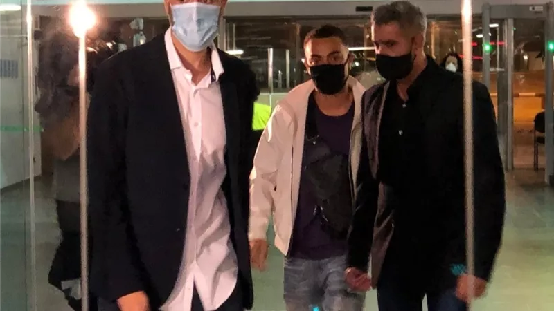 نجم برشلونة الجديد يصل كتالونيا لإجراء الفحص الطبي.. فيديو