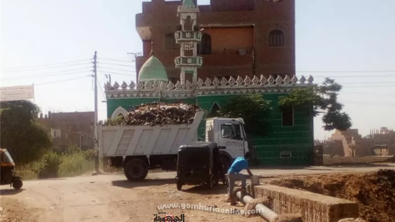 محافظ أسيوط: رفع نواتج تطهير ترع وإزالة المخلفات الصلبة بنطاق مركز القوصية خلال حملة مكبرة