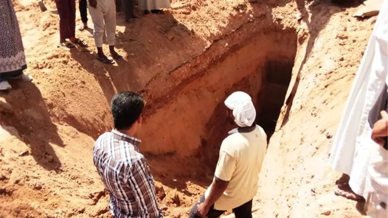 لجنة لمتابعة مشروع الصرف الصحى بالبغدادى جنوب الأقصر .صور