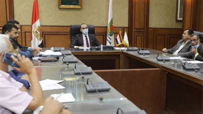 نائب محافظ سوهاج يترأس اجتماع لجنة مراجعة تراخيص أعمال البناء..صور