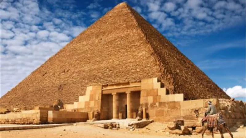 خوفو يدلى ببعض اسراره لخبراء المصريات