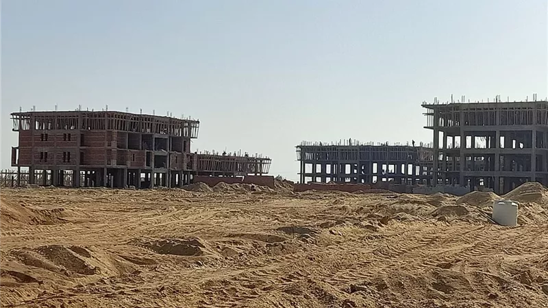 الجزار: صب أسقف الدور الثالث بعمارات