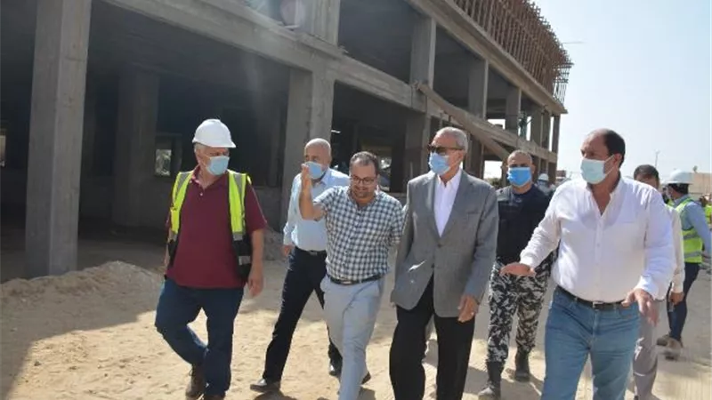 الهجان يتفقد عددا من المشروعات بطوخ والقناطر لدفع الأعمال بها