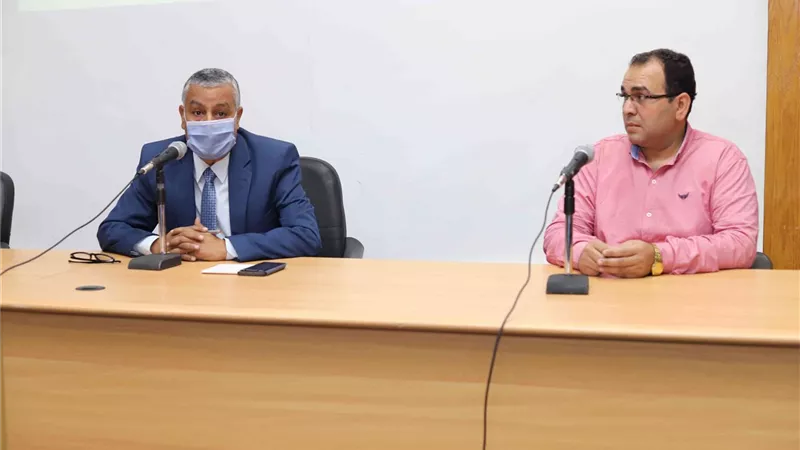 رئيس جامعة جنوب الوادى يشهد ورشة عمل عن التعليم الهجين