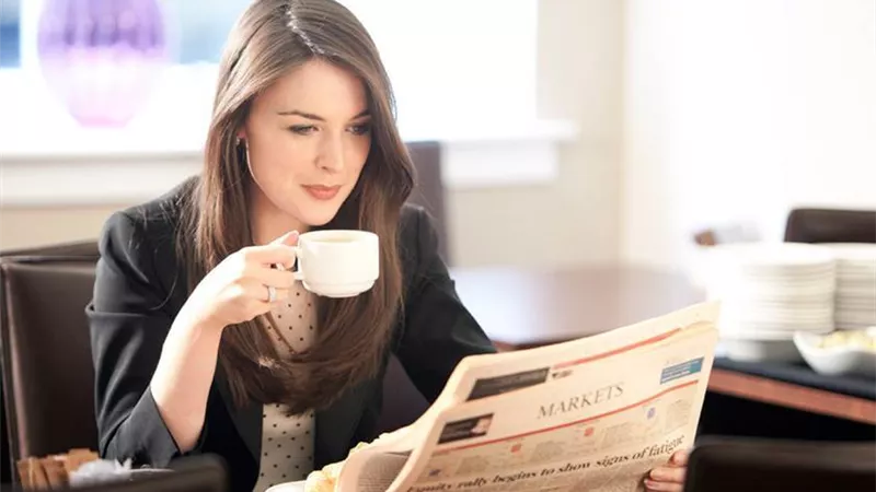دراسة تحذر من شرب القهوة قبل الإفطار