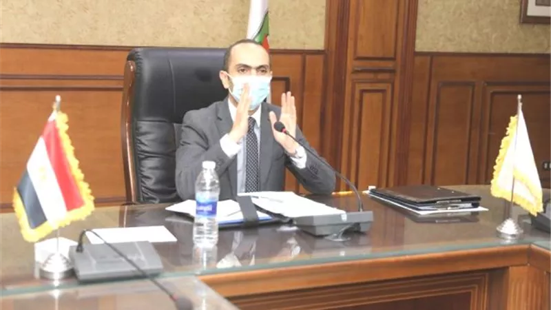 نائب محافظ سوهاج يلتقي شباب العاملين بديوان عام المحافظة..صور