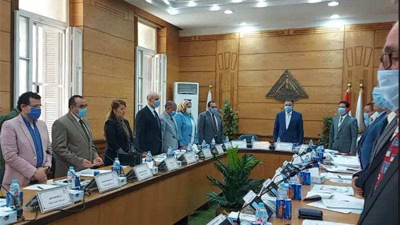مجلس جامعة بنها يبدأ جلسته بالوقوف دقيقة حداد على أمير الكويت
