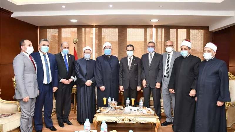 جمعة ورحمى وعلام أدوا صلاة الجمعة بالسيد البدوي فى احتفالات المحافظة بالعيد القومي.