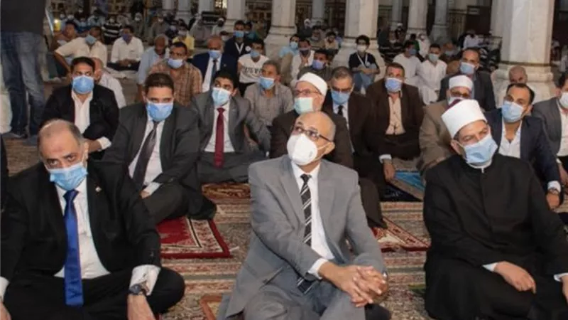 جامعة طنطا تشارك فى احتفالات الغربية بعيدها القومى.. وعتمان يؤدي الصلاة مع المحافظ