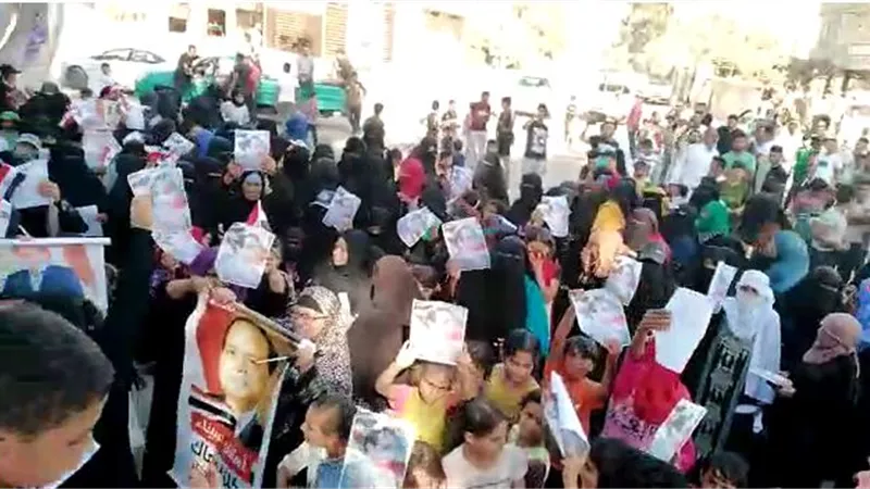 سيدات الشيخ زويد تحتفلن بنصر اكتوبر برفع الاعلام وصور الرئيس السيسي .. صور وفيديو