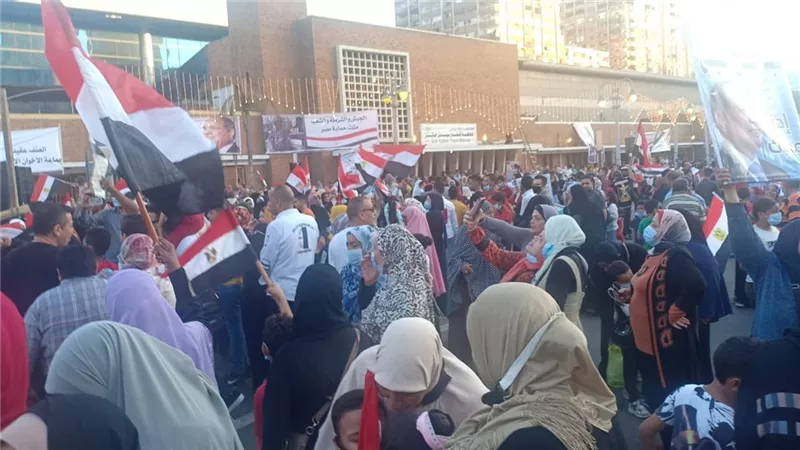 الالاف يحتشدون بالاسكندرية في سيدي جابر دعما لمؤسسات الدولة .. صور