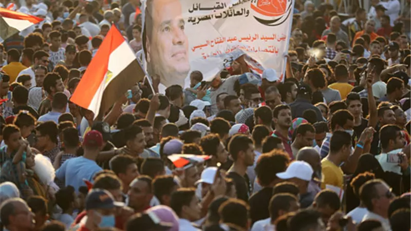 رويترز تبرز احتفالات المصريين بذكرى أكتوبر ودعم الرئيس