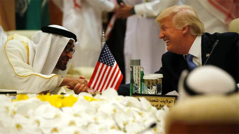 بن زايد يتمنى الشفاء العاجل لترامب بعد إعلان إصابته بكورونا