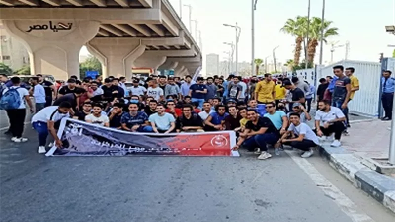 طلاب عين شمس يشاركون في احتفالات ذكري انتصارات اكتوبر