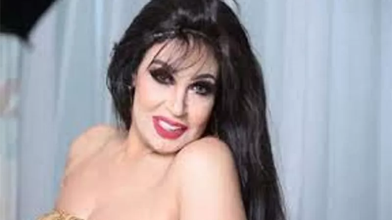 بفستان أسود جذاب.. فيفي عبده تخطف الأنظار