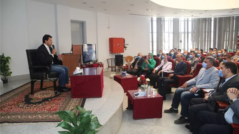 وزير الرياضة يناقش مقترحات التطوير مع مديري المدن الشبابية والتعليم المدني وبيوت الشباب