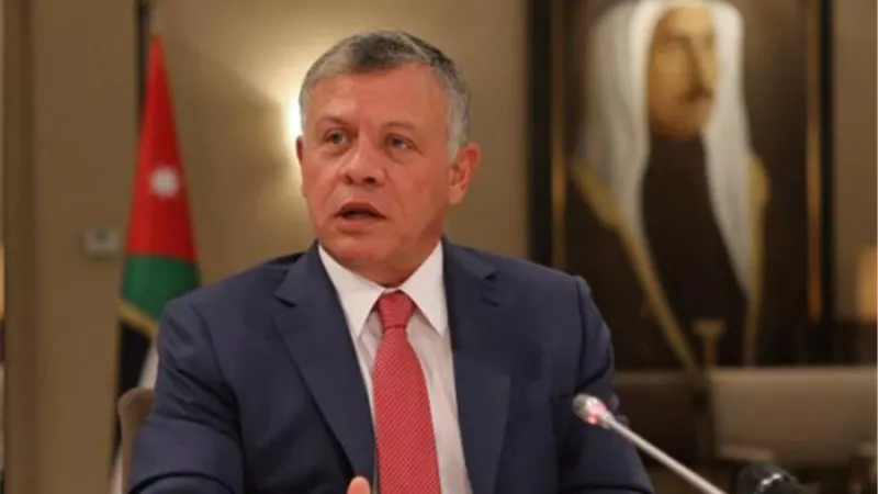ملك الأردن يقبل استقالة حكومة الرزاز ويكلفها بتصريف أعمال