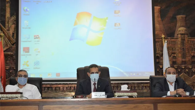 محافظ الغربية يبحث مع مديري المديريات ورؤساء المدن آليات تيسير العمل بمشاريع المحافظة القومية