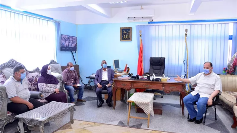 محافظ أسيوط يعقد اجتماعاً بمديري المراكز التكنولوجية لمتابعة التسهيلات لتلقي طلبات التصالح