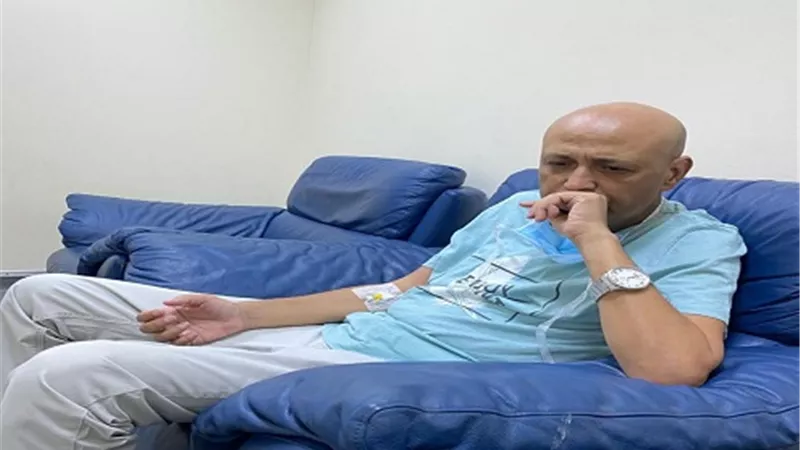 دموع الفرح.. جمال يوسف ينهار بعد تلقيه خبر شفائه من السرطان