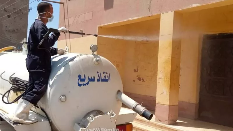 تكثيف أعمال الرش والتطهير والتعقيم بدائرة مركز المراغة فى سوهاج ..صور