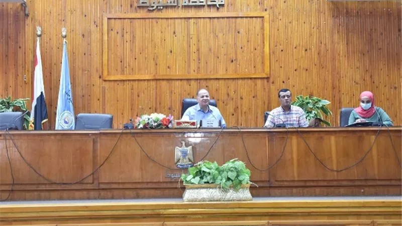 محافظ أسيوط يضع حلولاً جذرية لاستيعاب الاطفال المتقدمين لمرحلة رياض الاطفال
