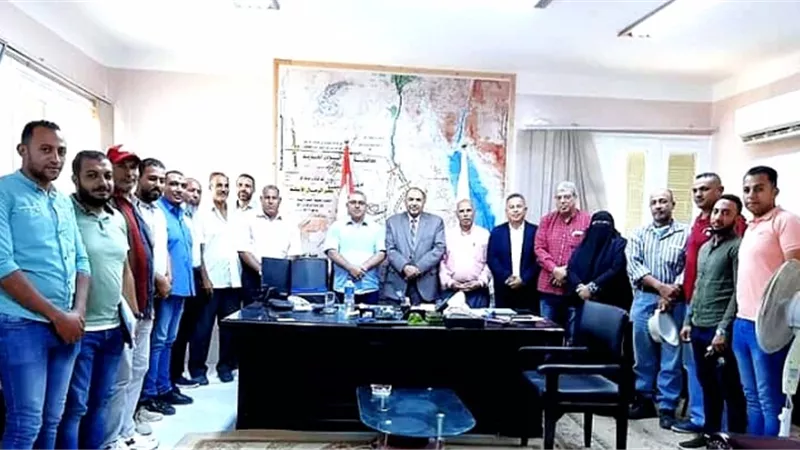وكيل الزراعة بالوادى الجديد يضع آليات تحويل 205 ألف فدان للرى الحديث