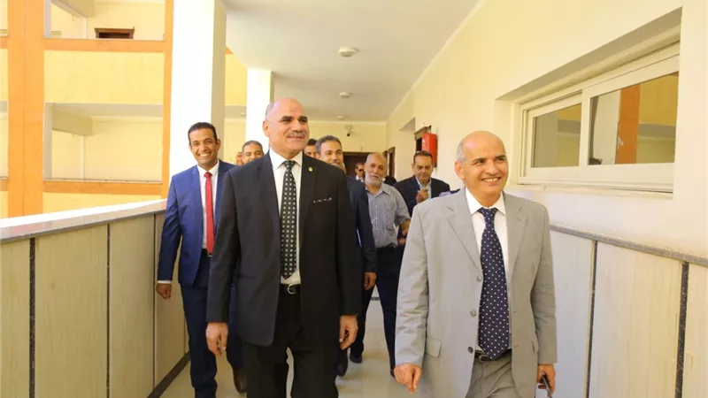 رئيس جامعة الأقصر يواصل جولاته التفقدية لكليات الجامعة