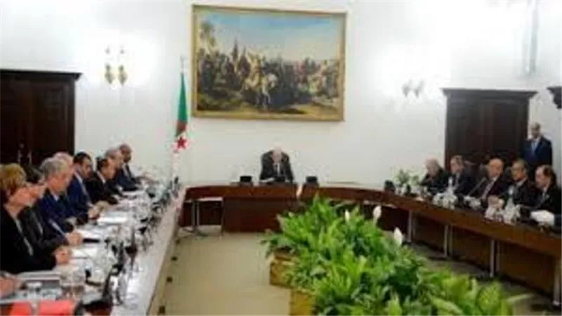مجلس الوزراء الجزائرى يقرر استئناف الطيران الداخلى ويحدد مواعيد بدء الدراسة