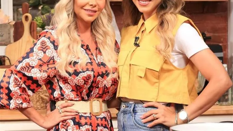 رزان مغربي تخطف القلوب برفقة مى يعقوبى عبر انستجرام