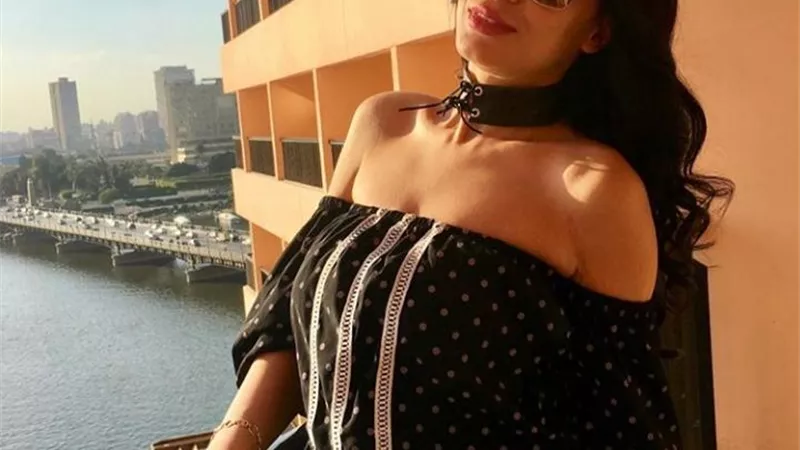 إطلالة جذابة للفنانة منى ممدوح فى أحدث ظهور لها