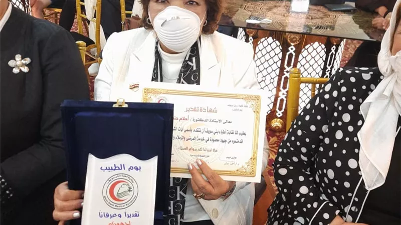 أطباء بني سويف تُكرم عضوة المجلس القومي للمرأة