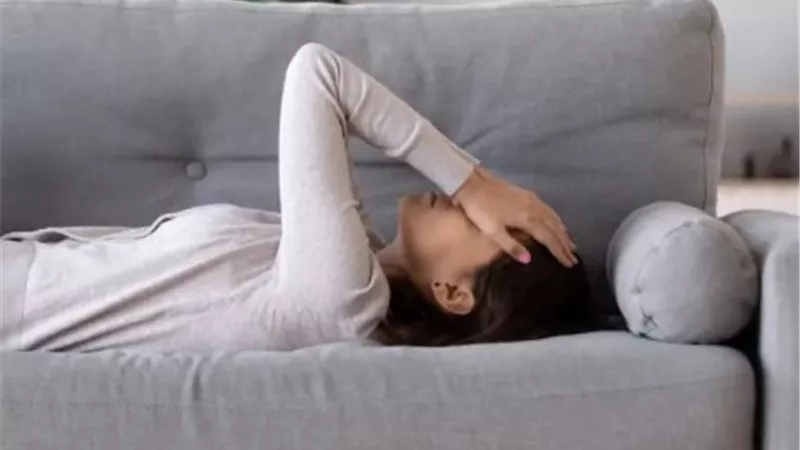 عانت من صداع متواصل.. والتشخيص غريب