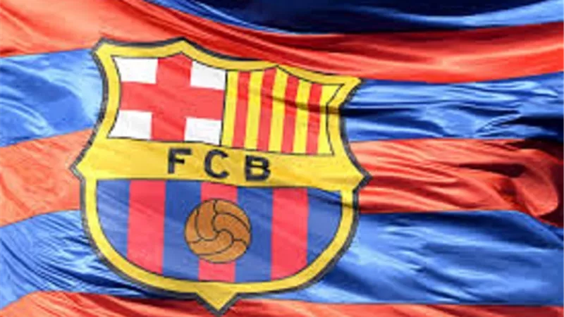 برشلونة يتقدم بعرض أخير إلى مانشستر سيتي لضم مدافعه