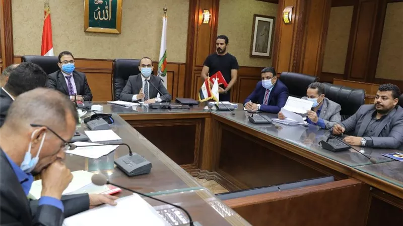 نائب محافظ سوهاج يترأس الاجتماع الدوري للجنة مراجعة تراخيص أعمال البناء